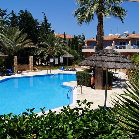 Regina Gardens Lovely Apartment Пафос Екстер'єр фото