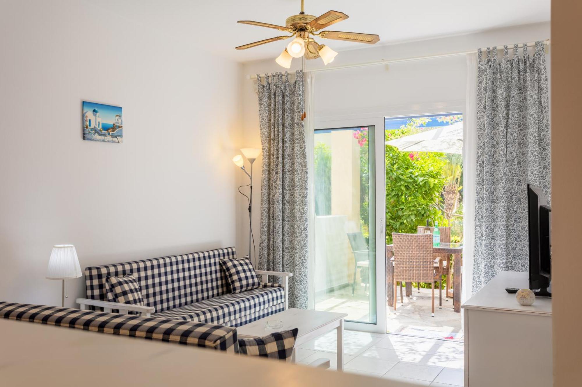 Regina Gardens Lovely Apartment Пафос Екстер'єр фото