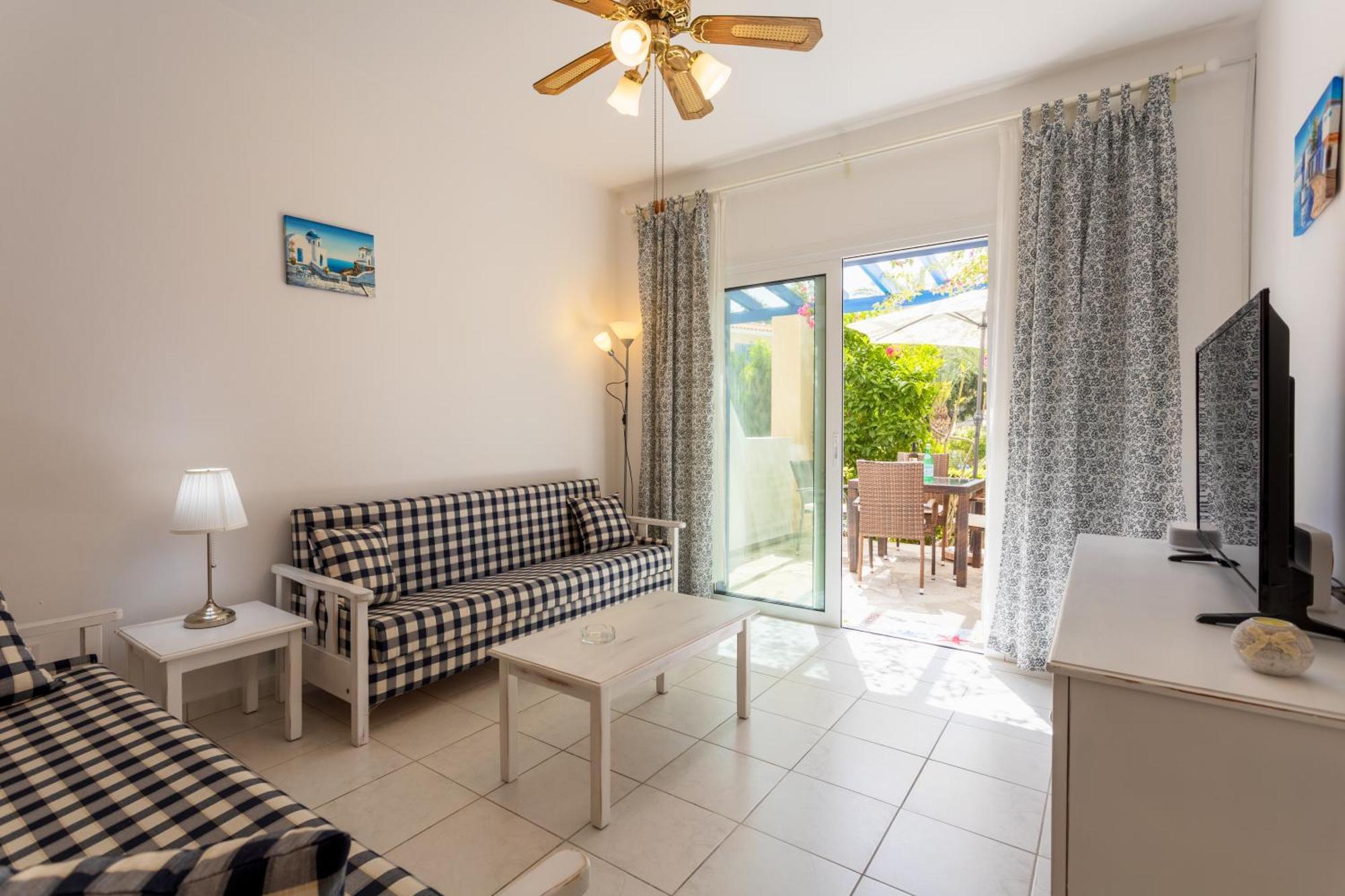 Regina Gardens Lovely Apartment Пафос Екстер'єр фото