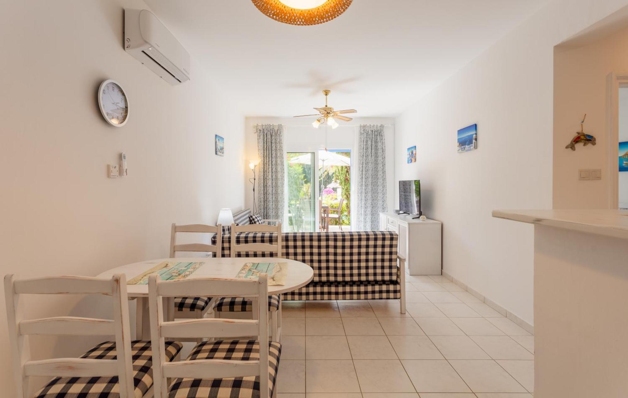 Regina Gardens Lovely Apartment Пафос Екстер'єр фото