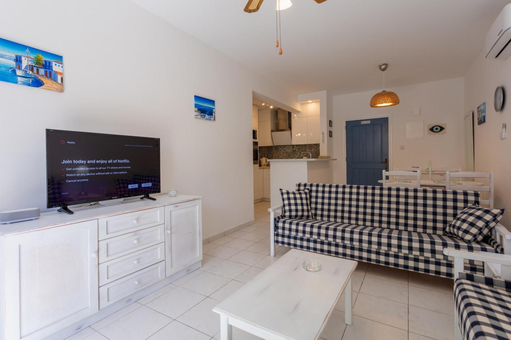 Regina Gardens Lovely Apartment Пафос Екстер'єр фото