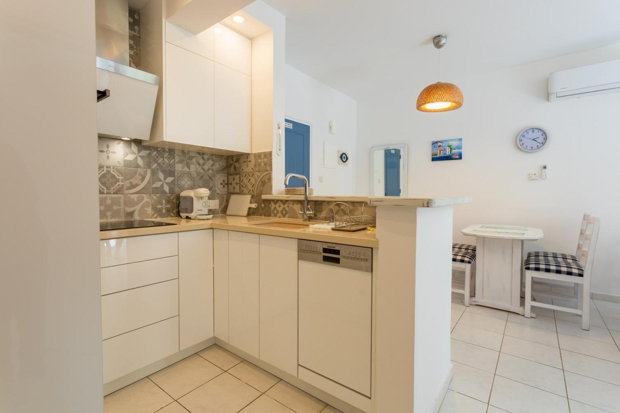 Regina Gardens Lovely Apartment Пафос Екстер'єр фото