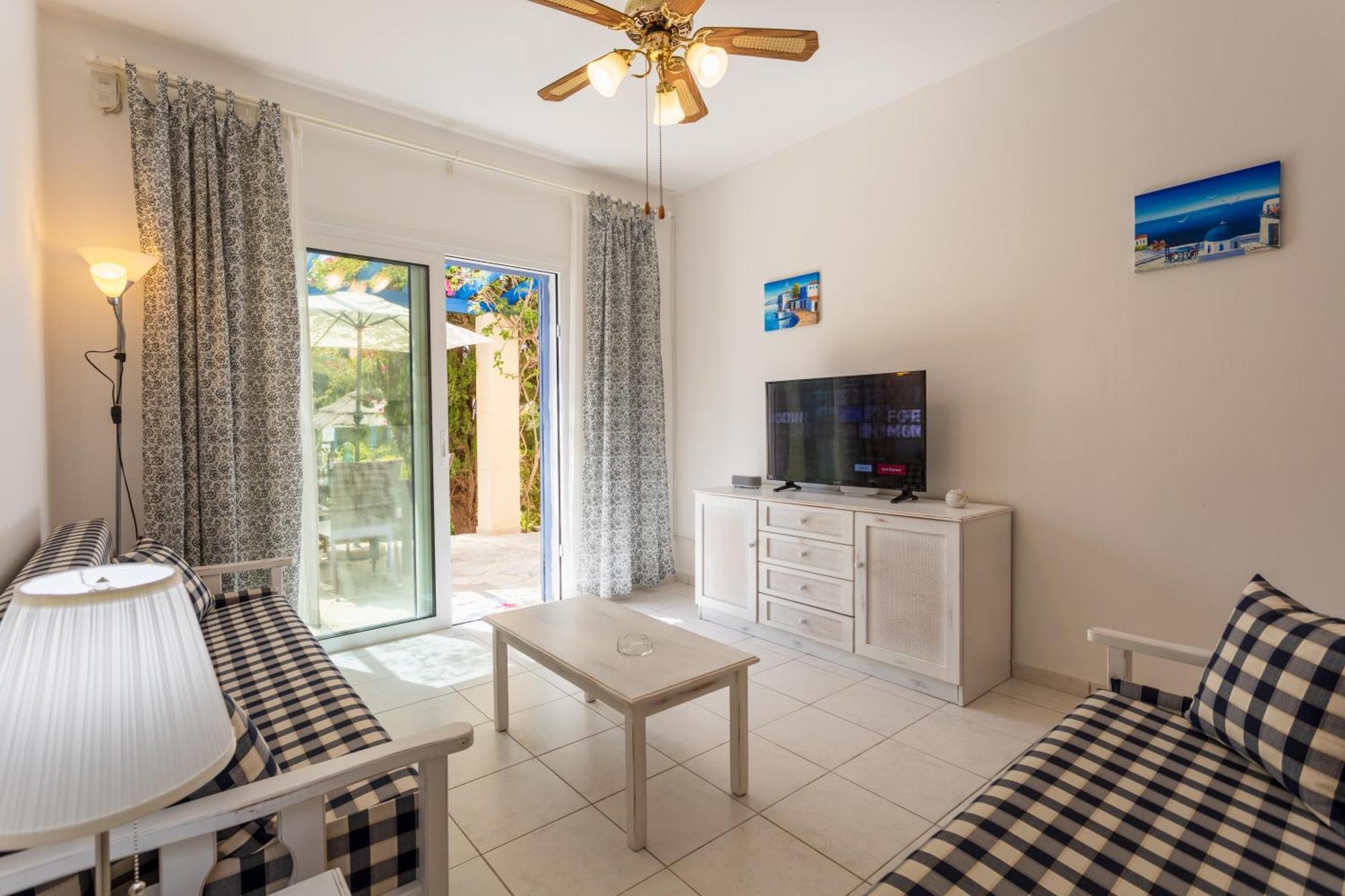 Regina Gardens Lovely Apartment Пафос Екстер'єр фото