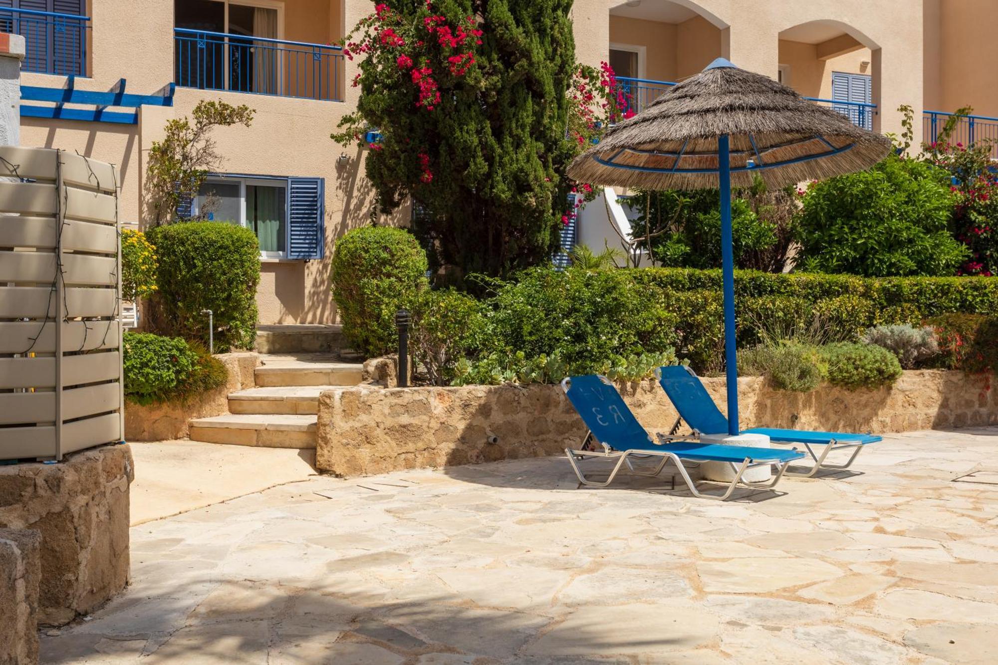 Regina Gardens Lovely Apartment Пафос Екстер'єр фото