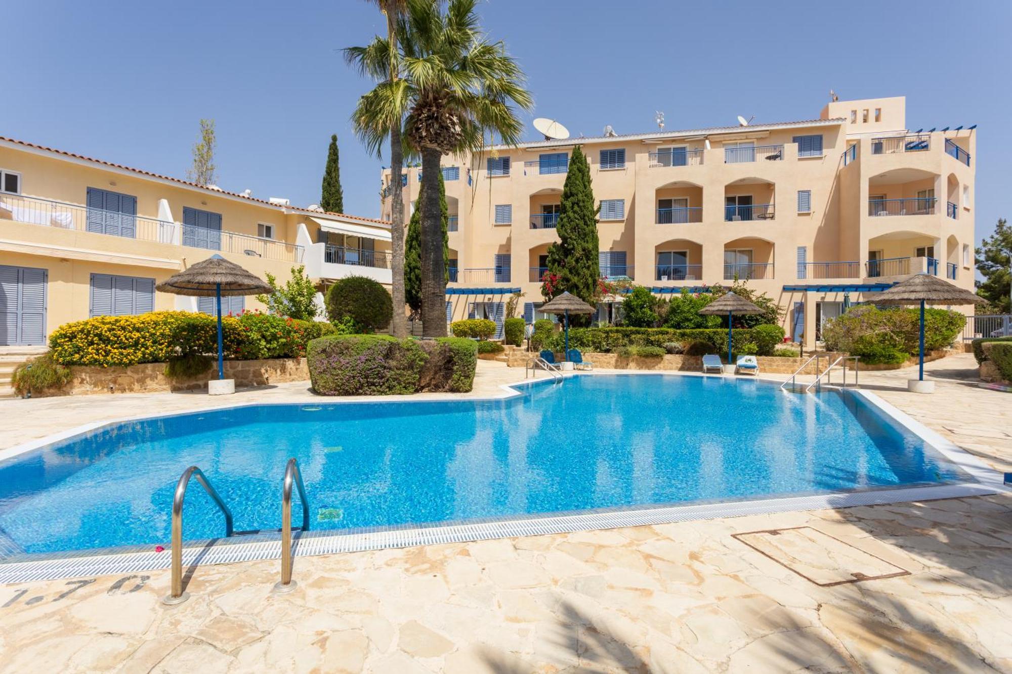 Regina Gardens Lovely Apartment Пафос Екстер'єр фото