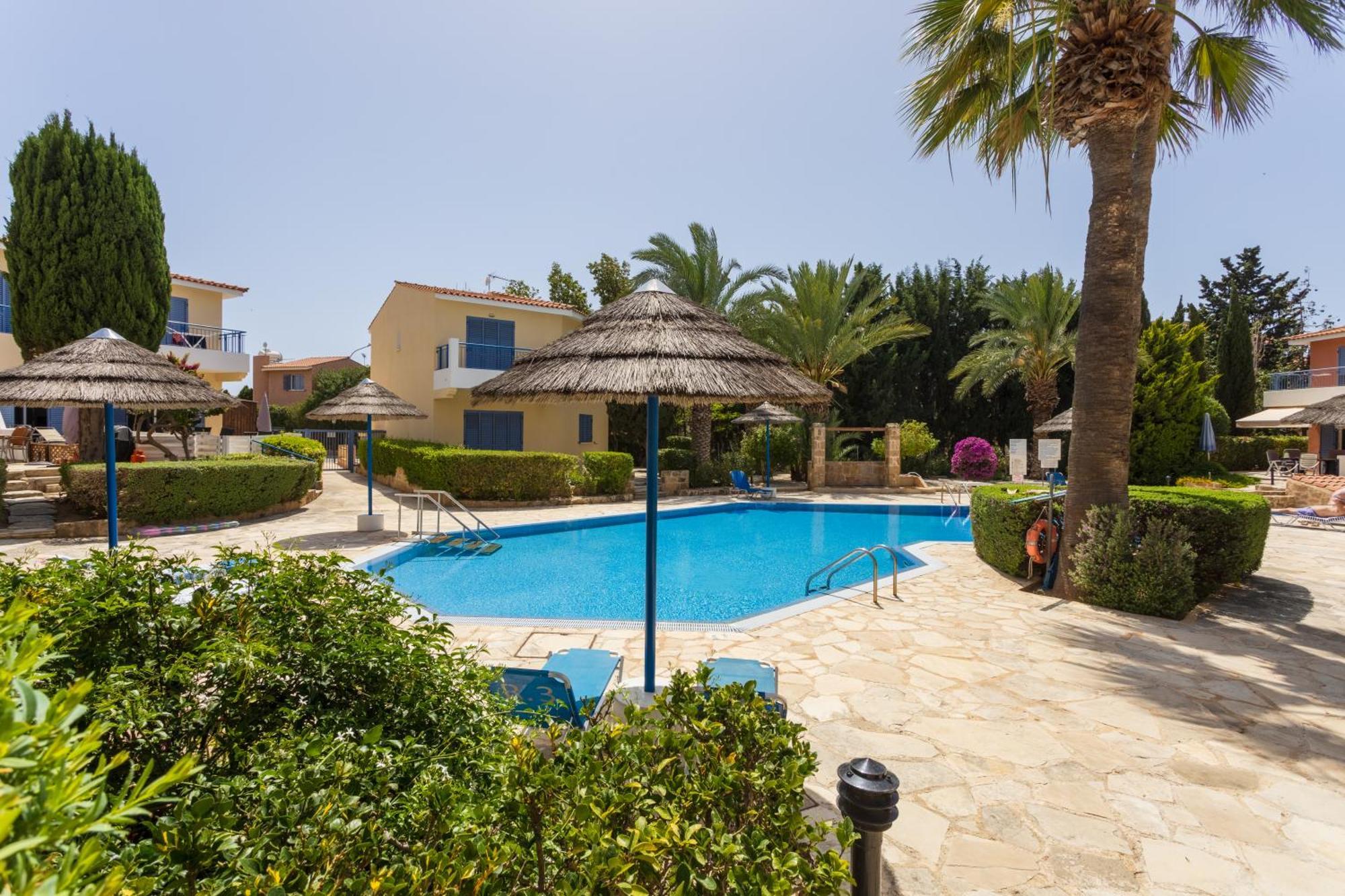 Regina Gardens Lovely Apartment Пафос Екстер'єр фото