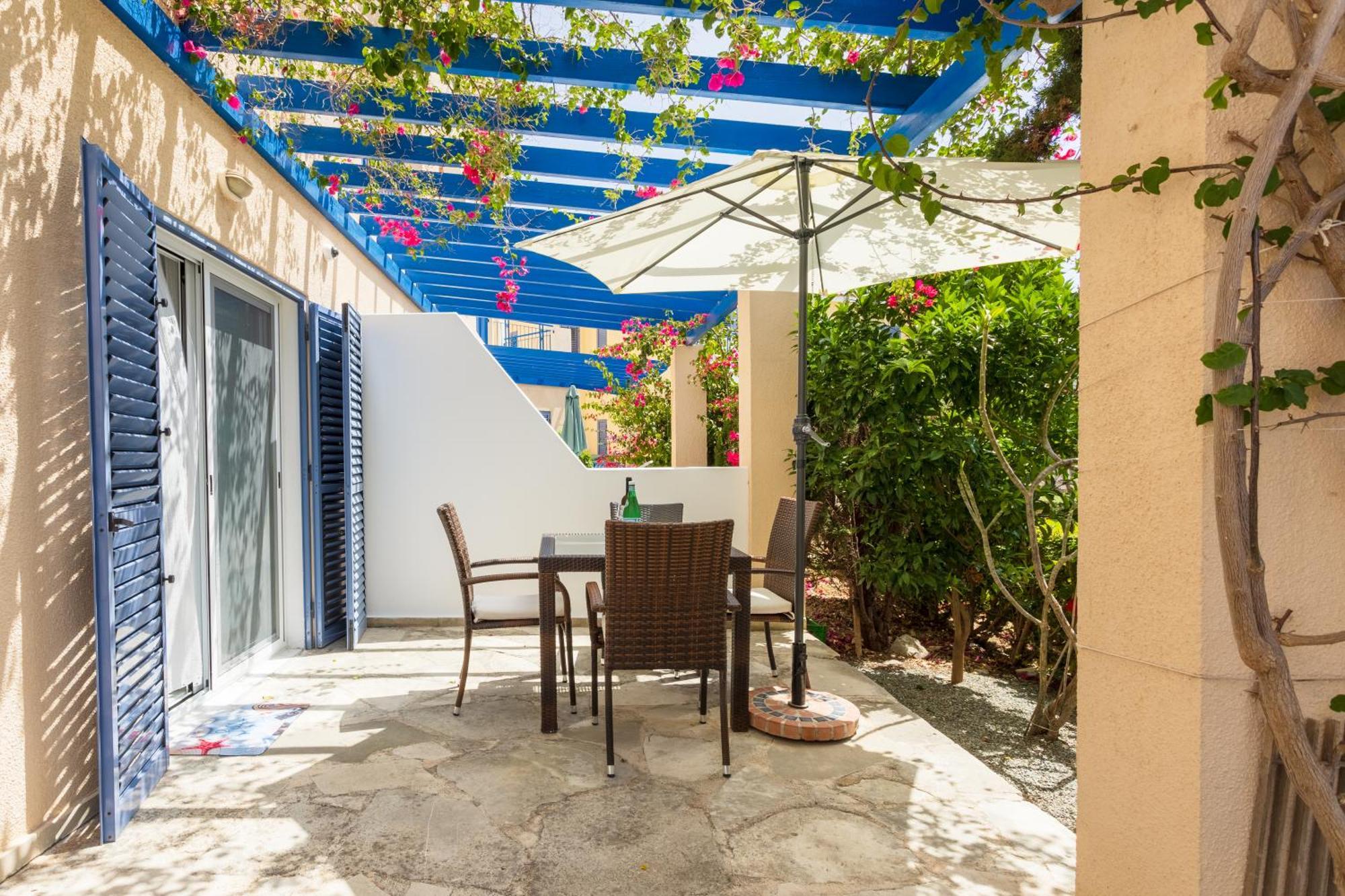 Regina Gardens Lovely Apartment Пафос Екстер'єр фото