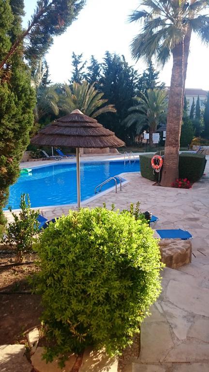 Regina Gardens Lovely Apartment Пафос Екстер'єр фото