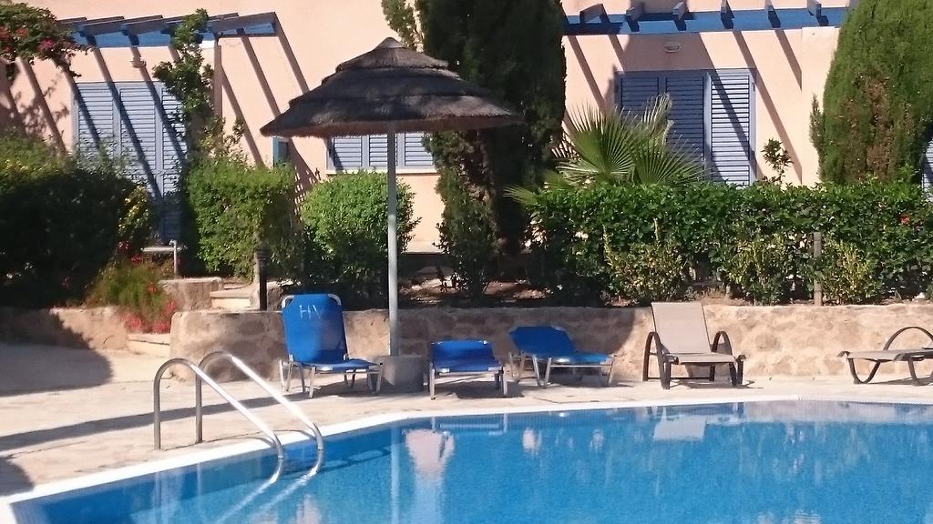 Regina Gardens Lovely Apartment Пафос Екстер'єр фото