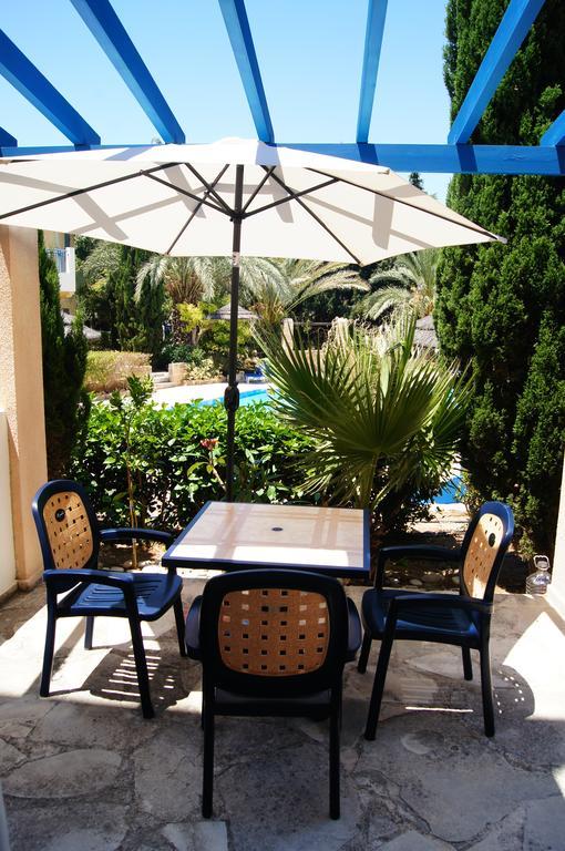 Regina Gardens Lovely Apartment Пафос Екстер'єр фото